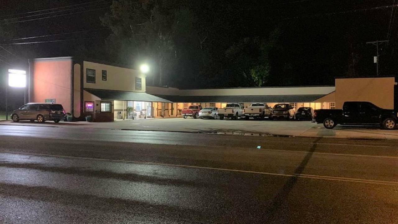 Relax Inn Motel Kountze Exterior photo